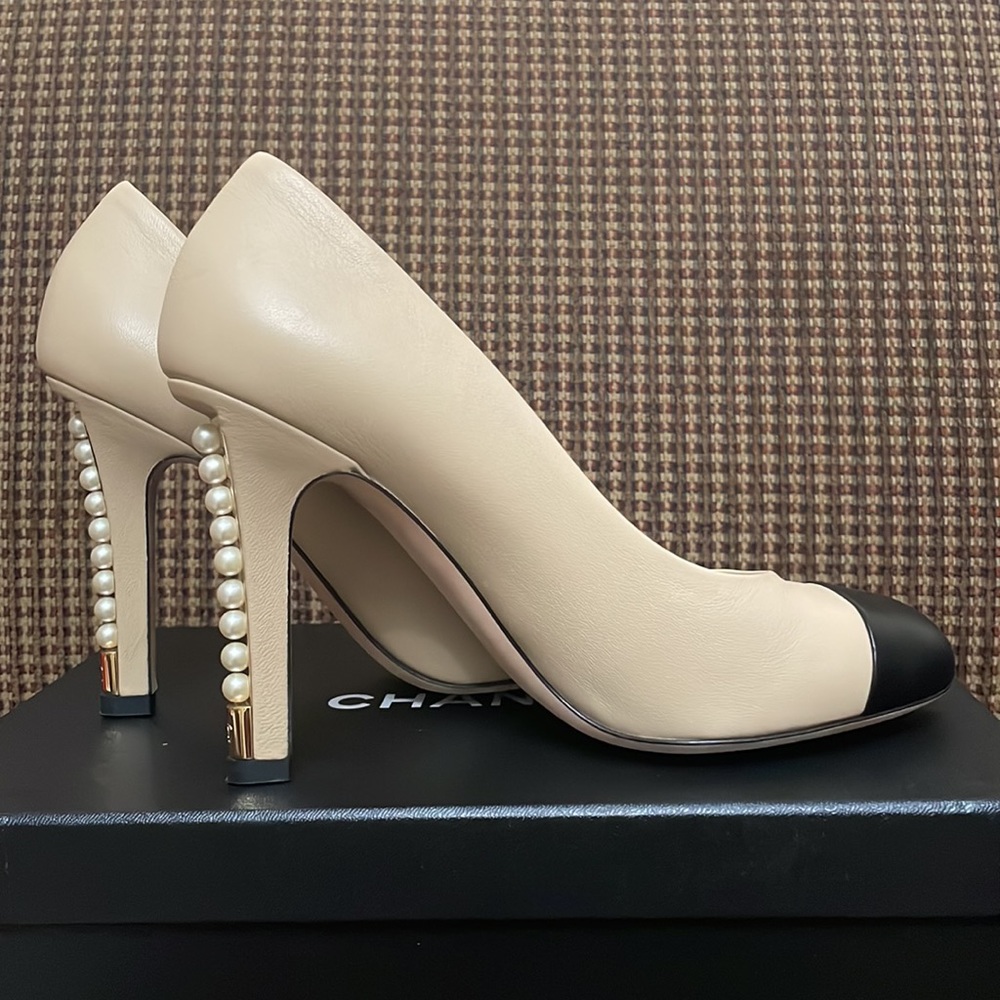 Chanel black and beige heels 👠 - Picture 1 of 7